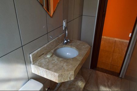 Casa de condomínio para alugar com 180m², 2 quartos e 1 vagaBanheiro