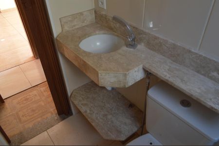 Casa de condomínio para alugar com 180m², 2 quartos e 1 vagaBanheiro da Suíte