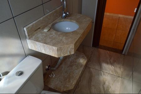 Casa de condomínio para alugar com 180m², 2 quartos e 1 vagaBanheiro