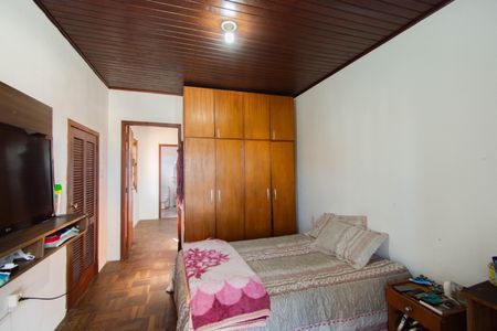 Casa à venda com 247m², 4 quartos e 2 vagas Casa à venda com 247m², 4 quartos e 2 vagasQuarto 4