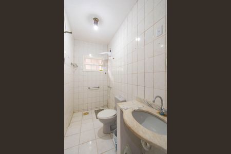 Casa à venda com 247m², 4 quartos e 2 vagas Casa à venda com 247m², 4 quartos e 2 vagasBanheiro