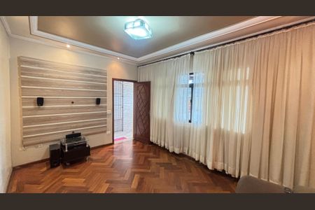 Casa à venda com 127m², 2 quartos e 2 vagasSala