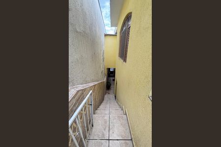 Casa à venda com 127m², 2 quartos e 2 vagasEscada