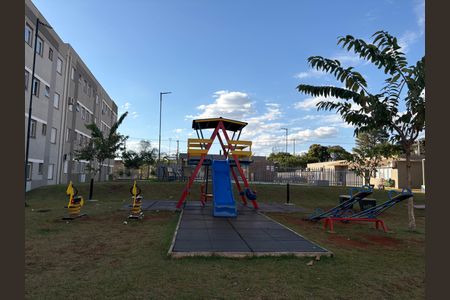 Apartamento para alugar com 42m², 2 quartos e 1 vaga Apartamento para alugar com 42m², 2 quartos e 1 vagaÁrea comum - Playground