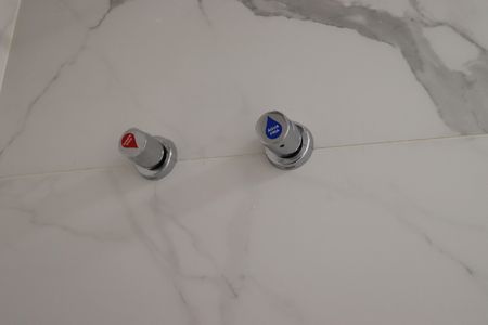 Apartamento para alugar com 75m², 2 quartos e 1 vaga Apartamento para alugar com 75m², 2 quartos e 1 vagaBanheiro da Suíte