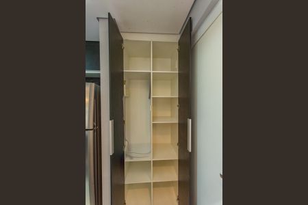 Apartamento à venda com 68m², 3 quartos e 1 vagaSala-Armário