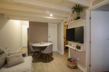 Casa de condomínio à venda com 79m², 2 quartos e 2 vagas Casa de condomínio à venda com 79m², 2 quartos e 2 vagasSala