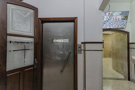 Apartamento à venda com 82m², 2 quartos e sem vagaElevador