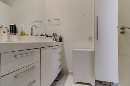 Apartamento à venda com 82m², 2 quartos e sem vagaBanheiro