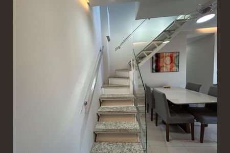 Apartamento à venda com 145m², 3 quartos e 2 vagasEscada