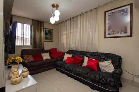 Casa à venda com 280m², 3 quartos e 2 vagasSala