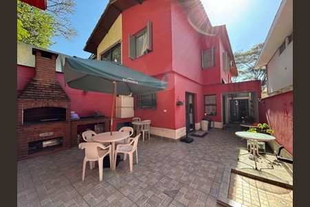 Casa à venda com 130m², 3 quartos e 2 vagas Casa à venda com 130m², 3 quartos e 2 vagasFoto 02