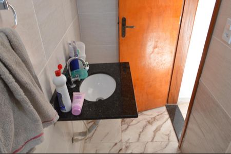 Casa de condomínio à venda com 80m², 3 quartos e sem vagaBanheiro da Suíte