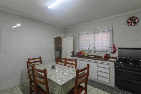 Casa à venda com 172m², 3 quartos e 2 vagas Casa à venda com 172m², 3 quartos e 2 vagasCozinha