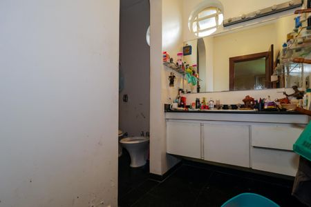 Casa para alugar com 550m², 6 quartos e 4 vagasBanheiro da Suíte 1