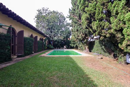 Casa para alugar com 550m², 6 quartos e 4 vagasÁrea externa