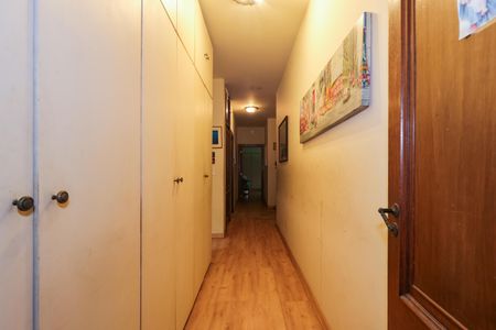 Casa para alugar com 550m², 6 quartos e 4 vagasCorredor