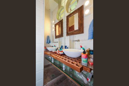 Casa para alugar com 550m², 6 quartos e 4 vagasLavabo