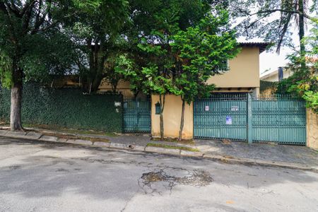 Casa para alugar com 550m², 6 quartos e 4 vagasFachada