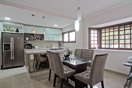 Casa à venda com 480m², 3 quartos e 3 vagasCozinha