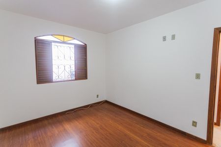 Casa à venda com 330m², 2 quartos e 8 vagasQuarto 1