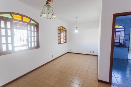 Casa à venda com 330m², 2 quartos e 8 vagasSala