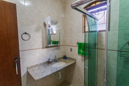 Casa à venda com 330m², 2 quartos e 8 vagasBanheiro Social