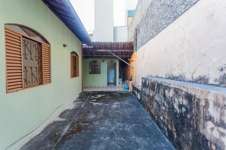 Casa à venda com 330m², 2 quartos e 8 vagasQuintal