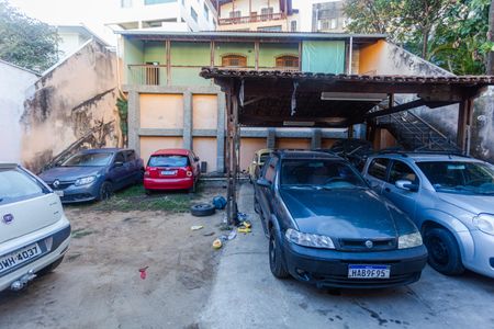 Casa à venda com 330m², 2 quartos e 8 vagasGaragem