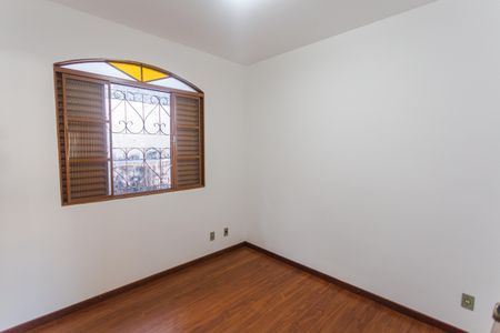 Casa à venda com 330m², 2 quartos e 8 vagasQuarto 2