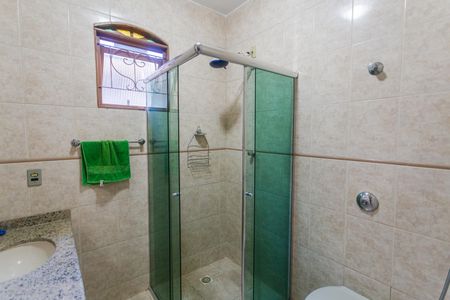 Casa à venda com 330m², 2 quartos e 8 vagasBanheiro Social