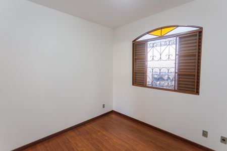 Casa à venda com 330m², 2 quartos e 8 vagasQuarto 2