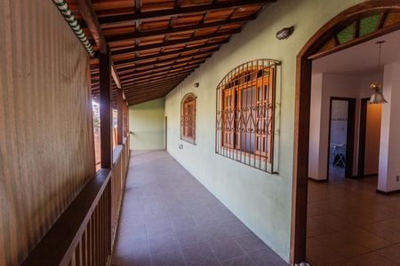 Casa à venda com 330m², 2 quartos e 8 vagasVaranda da Entrada