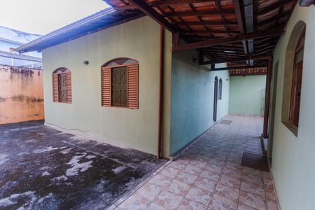 Casa à venda com 330m², 2 quartos e 8 vagasQuintal