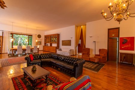 Casa para alugar com 700m², 3 quartos e 10 vagas Casa para alugar com 700m², 3 quartos e 10 vagasSala