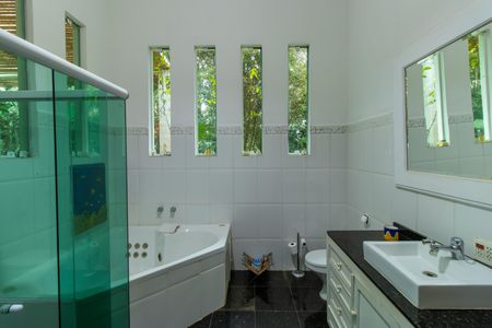 Casa para alugar com 700m², 3 quartos e 10 vagas Casa para alugar com 700m², 3 quartos e 10 vagasBanheiro da Suíte 1