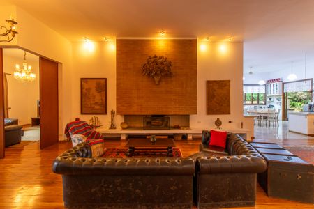 Casa para alugar com 700m², 3 quartos e 10 vagas Casa para alugar com 700m², 3 quartos e 10 vagasSala