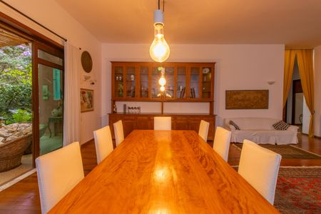 Casa para alugar com 700m², 3 quartos e 10 vagas Casa para alugar com 700m², 3 quartos e 10 vagasSala de jantar