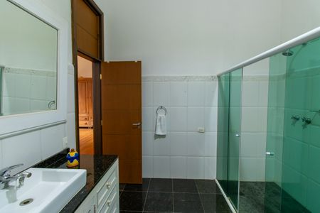 Casa para alugar com 700m², 3 quartos e 10 vagas Casa para alugar com 700m², 3 quartos e 10 vagasBanheiro da Suíte 1