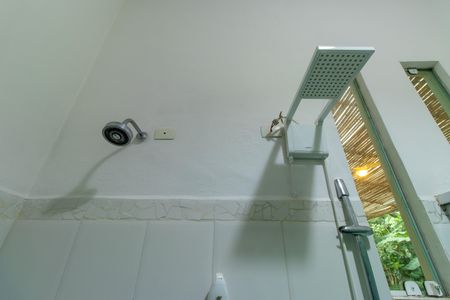 Casa para alugar com 700m², 3 quartos e 10 vagas Casa para alugar com 700m², 3 quartos e 10 vagasBanheiro da Suíte 1