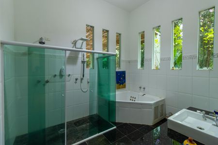 Casa para alugar com 700m², 3 quartos e 10 vagas Casa para alugar com 700m², 3 quartos e 10 vagasBanheiro da Suíte 1