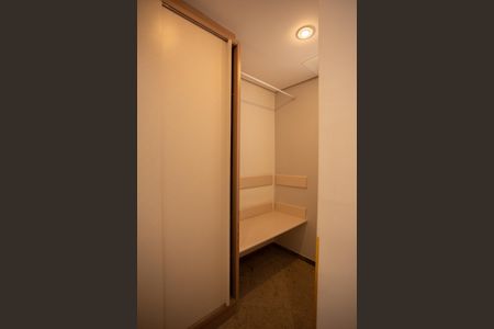 Apartamento para alugar com 55m², 1 quarto e 1 vaga Apartamento para alugar com 55m², 1 quarto e 1 vagaCloset da suíte