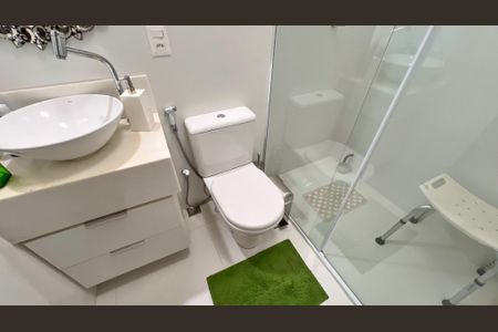 Casa à venda com 339m², 4 quartos e 4 vagas Casa à venda com 339m², 4 quartos e 4 vagasBanheiro 1