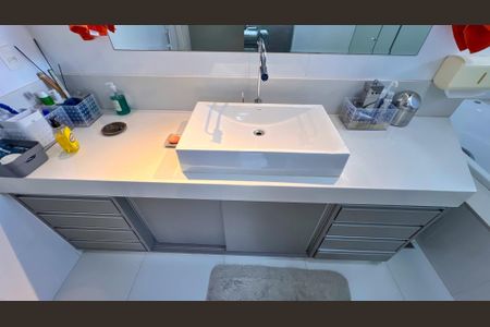 Casa à venda com 339m², 4 quartos e 4 vagas Casa à venda com 339m², 4 quartos e 4 vagasBanheiro Suíte