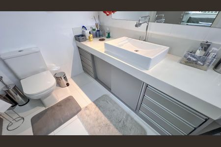 Casa à venda com 339m², 4 quartos e 4 vagas Casa à venda com 339m², 4 quartos e 4 vagasBanheiro Suíte