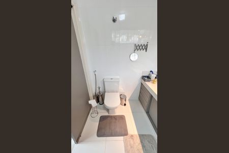 Casa à venda com 339m², 4 quartos e 4 vagas Casa à venda com 339m², 4 quartos e 4 vagasBanheiro Suíte