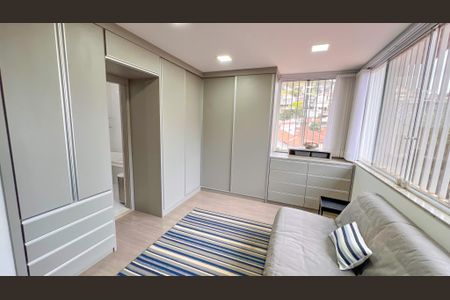 Casa à venda com 339m², 4 quartos e 4 vagas Casa à venda com 339m², 4 quartos e 4 vagasSuíte