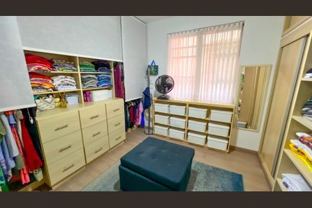 Casa à venda com 339m², 4 quartos e 4 vagas Casa à venda com 339m², 4 quartos e 4 vagasQuarto 1