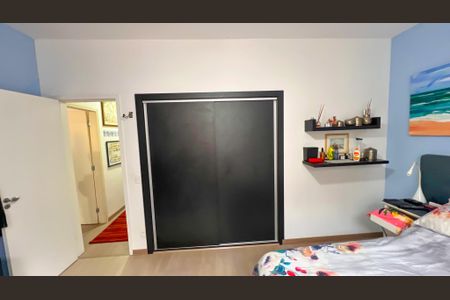 Casa à venda com 339m², 4 quartos e 4 vagas Casa à venda com 339m², 4 quartos e 4 vagasQuarto 2