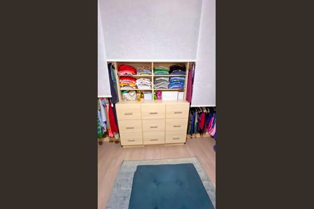 Casa à venda com 339m², 4 quartos e 4 vagas Casa à venda com 339m², 4 quartos e 4 vagasQuarto 1